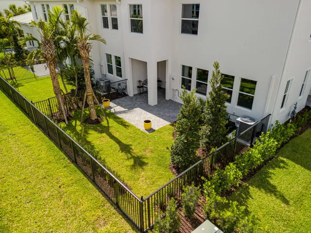  Residence photo 12