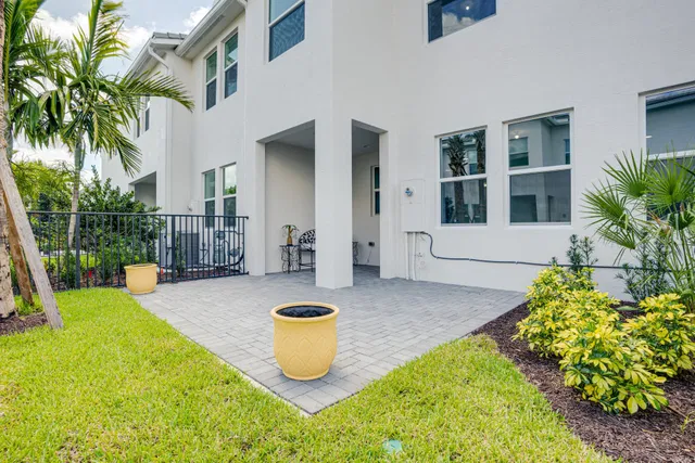  Residence photo 50