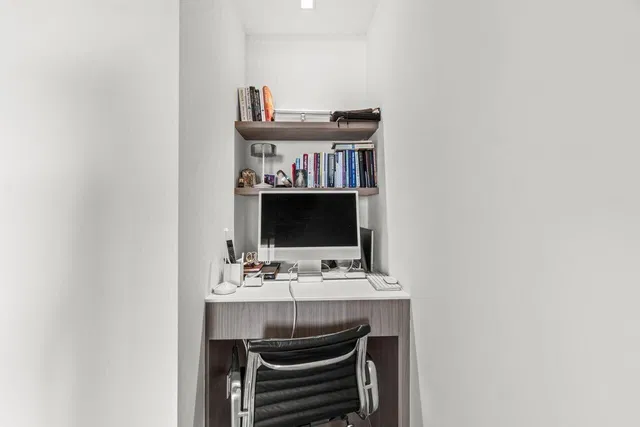 The Edge Unit 1104 photo 12