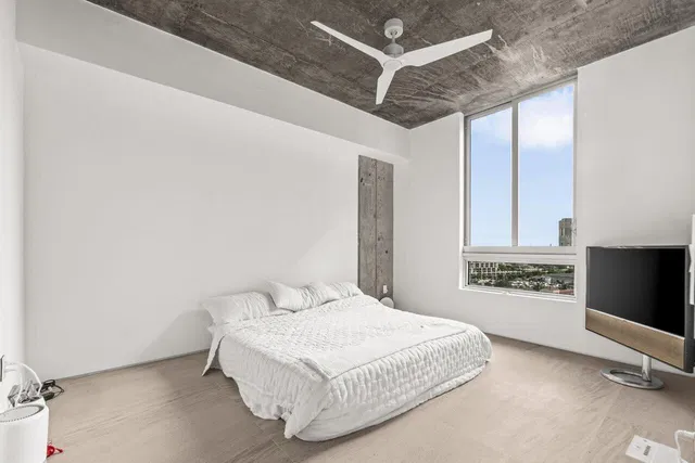 The Edge Unit 1104 photo 14