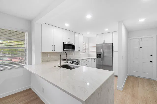 Unit 2080 photo 3