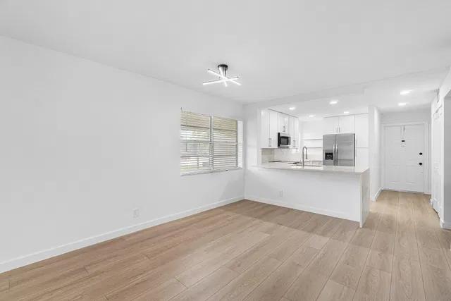 Unit 2080 photo 13