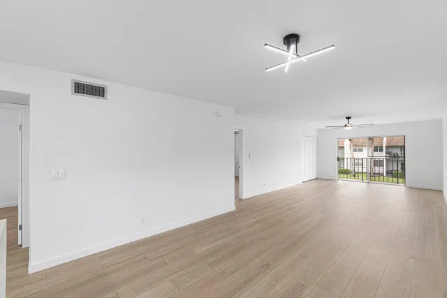 Unit 2080 photo 14
