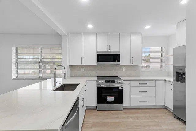 Unit 2080 photo 16