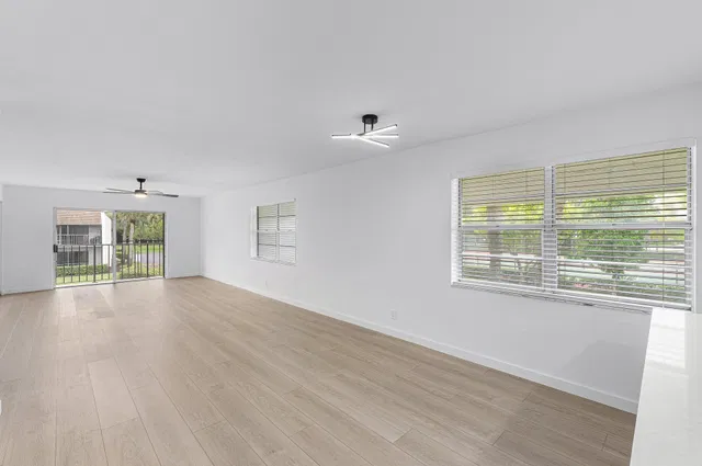 Unit 2080 photo 18