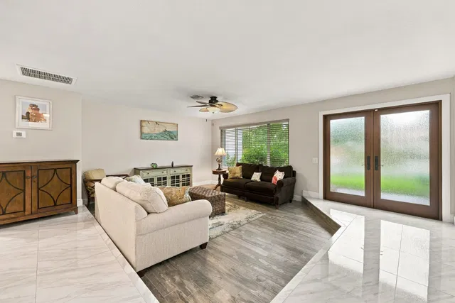 Residence photo 3