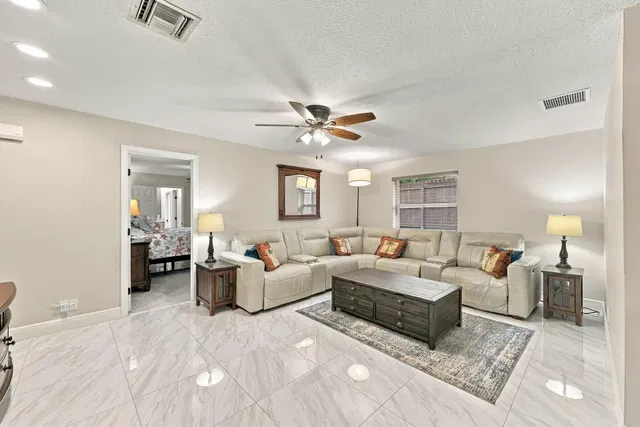 Residence photo 16
