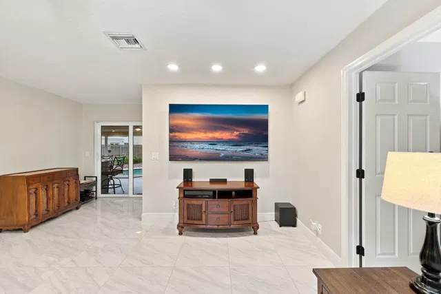 Residence photo 18