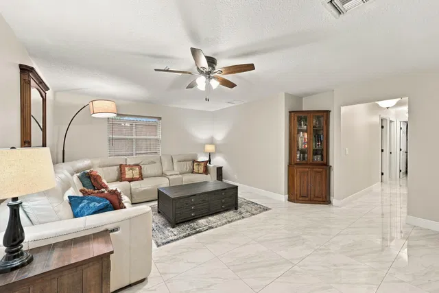 Residence photo 24