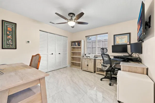Residence photo 25