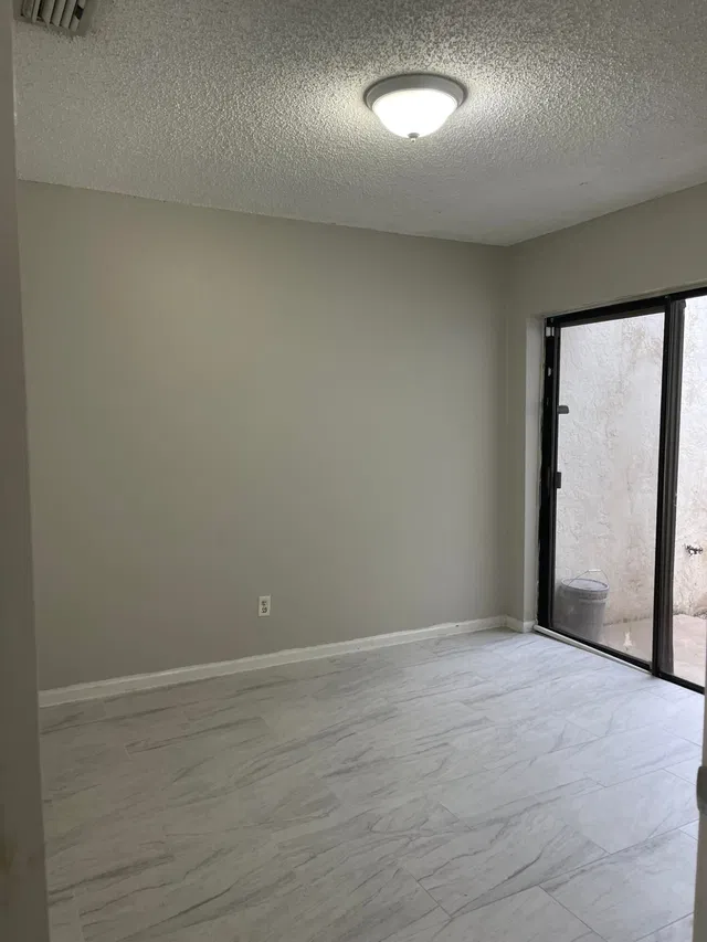  Residence photo 9