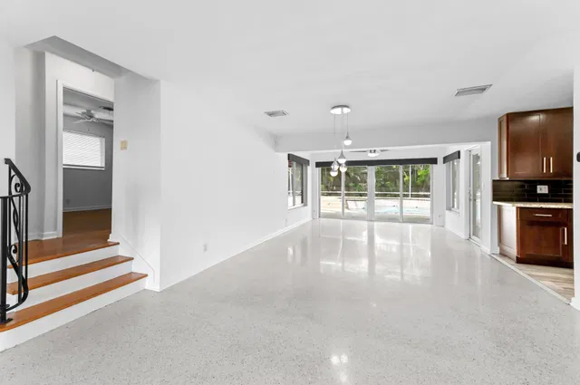  Residence photo 6