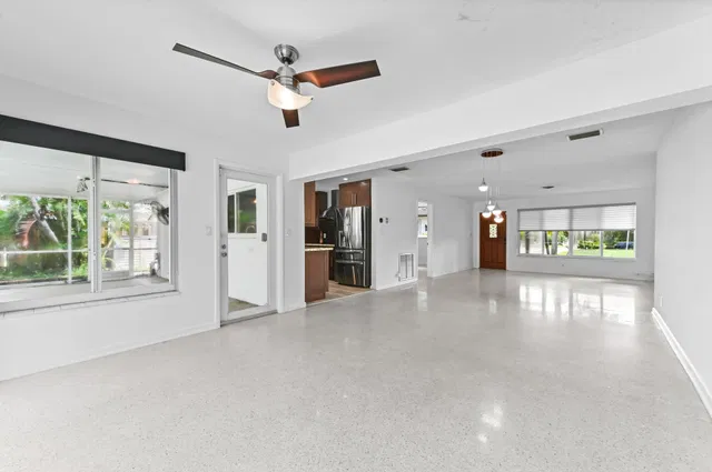  Residence photo 8