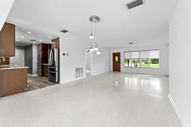  Residence photo 9