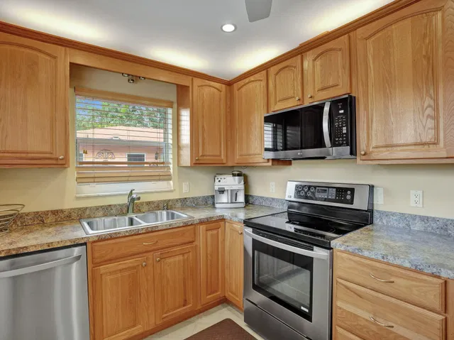 Residence photo 2