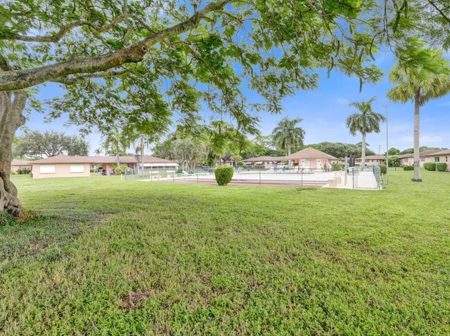 Residence photo 31