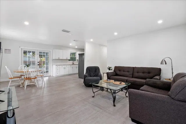  Residence photo 8