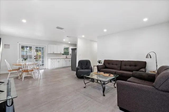  Residence photo 9