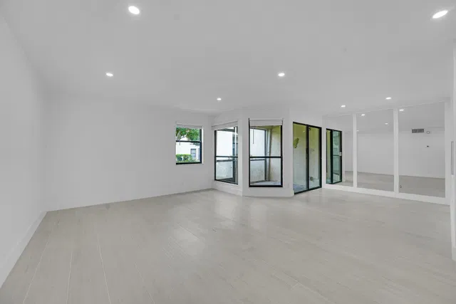 Residence photo 2