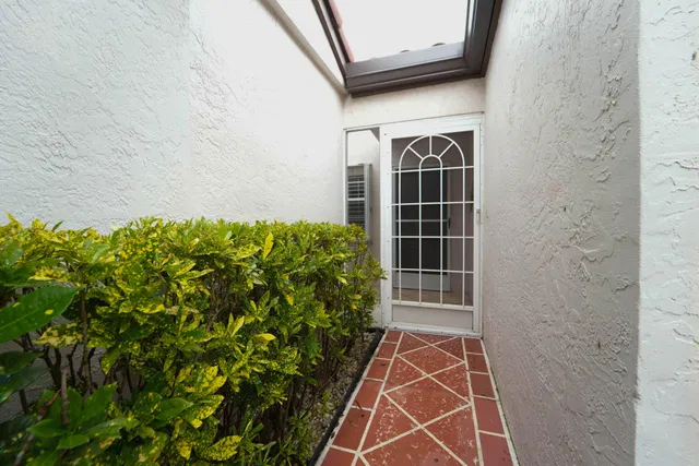 Residence photo 25
