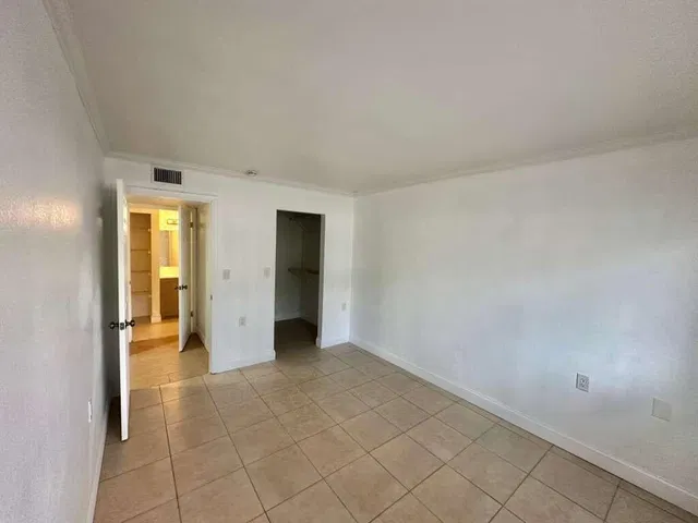 Residence photo 16