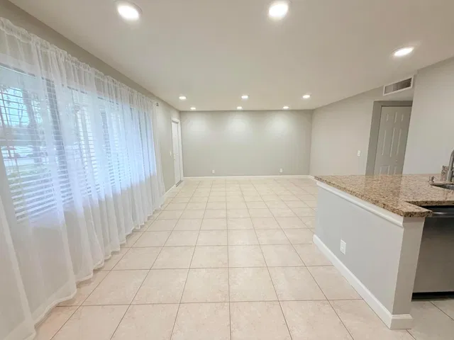Residence photo 2