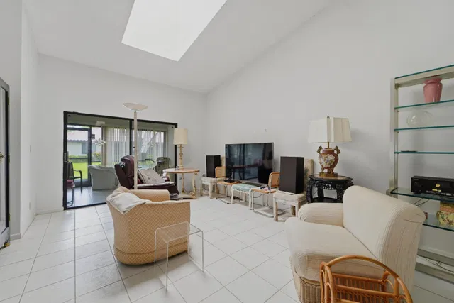 Residence photo 4