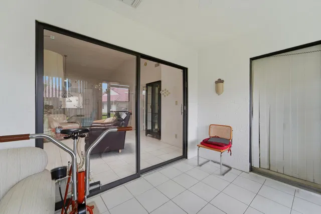 Residence photo 12