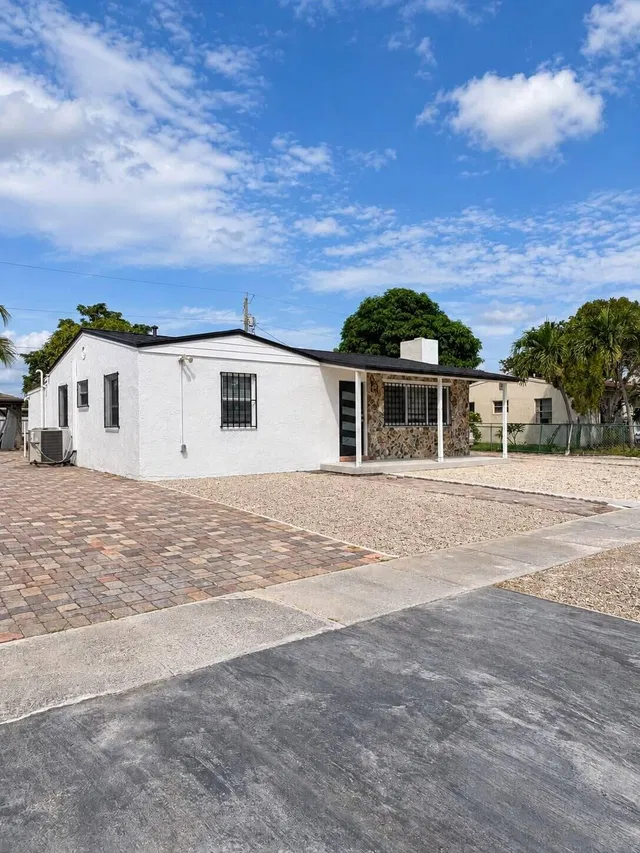 Residence photo 2