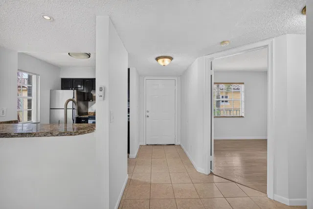 Unit Unit 204 photo 3