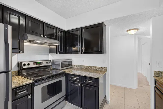 Unit Unit 204 photo 5