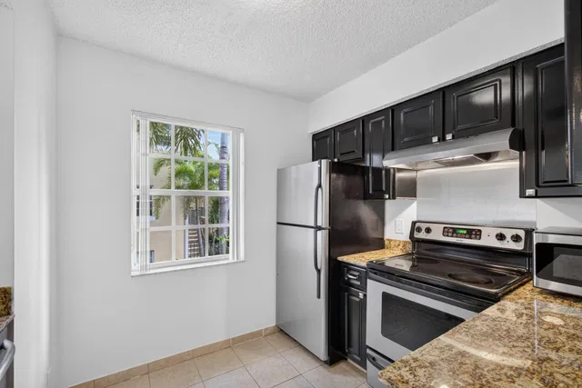 Unit Unit 204 photo 6
