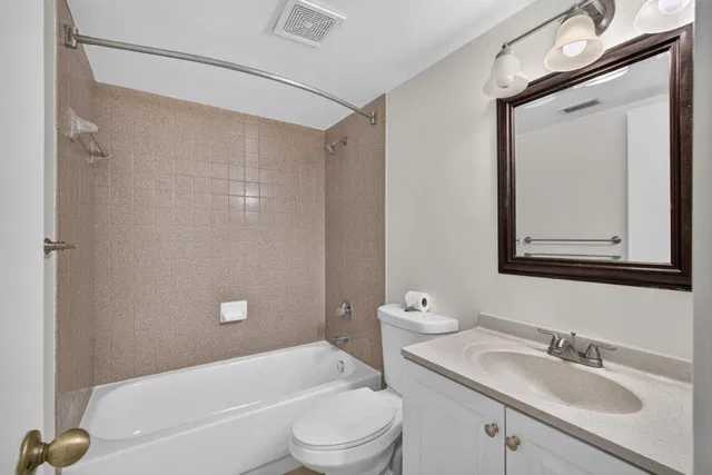 Unit Unit 204 photo 8