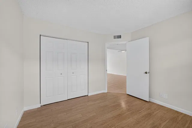 Unit Unit 204 photo 10