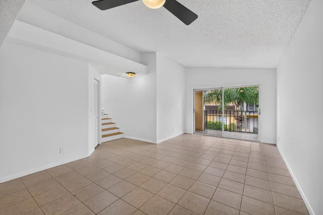 Unit Unit 204 photo 15