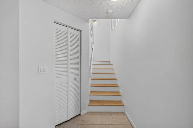 Unit Unit 204 photo 17