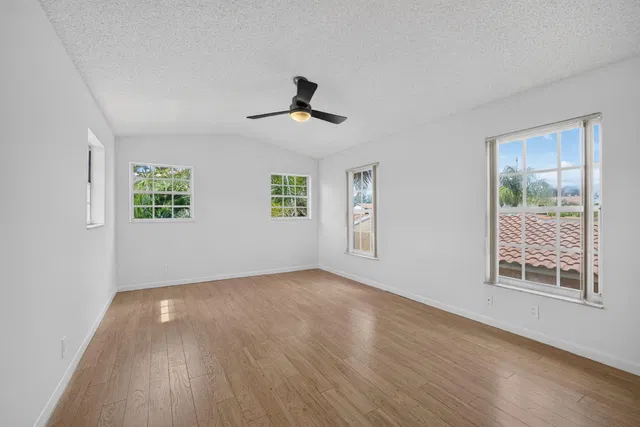 Unit Unit 204 photo 19