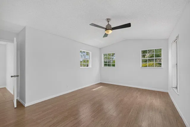 Unit Unit 204 photo 20