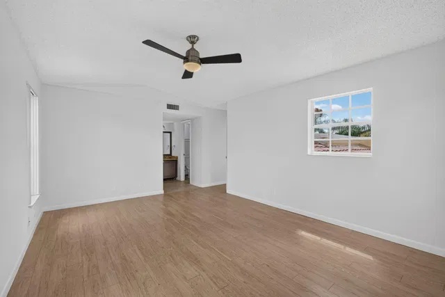 Unit Unit 204 photo 21