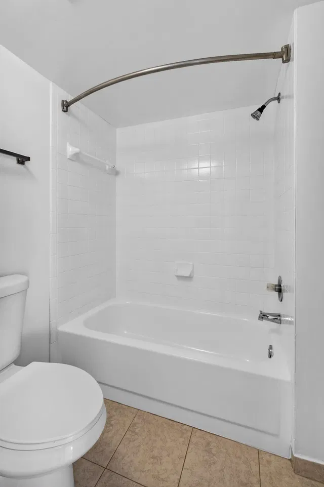 Unit Unit 204 photo 23