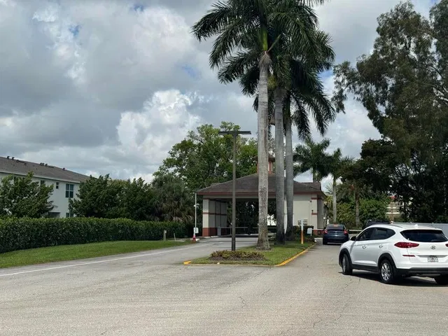 Unit 207 photo 27