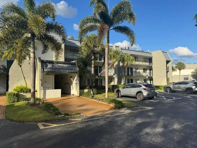 Unit 207 photo 29