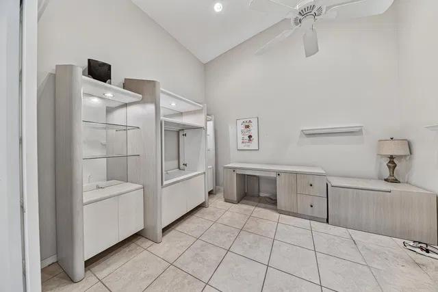 Residence photo 26