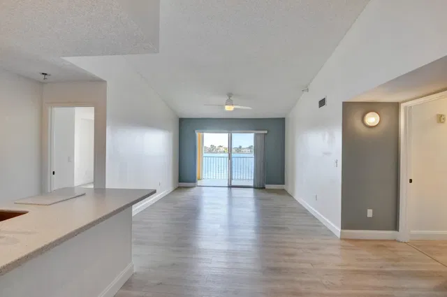 Unit 308 photo 6
