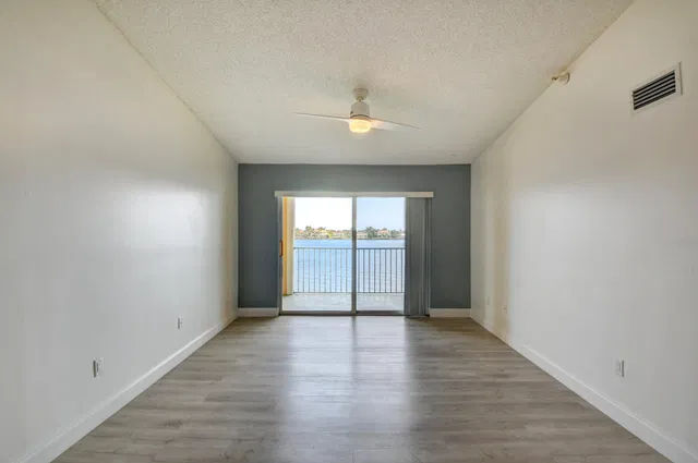 Unit 308 photo 9