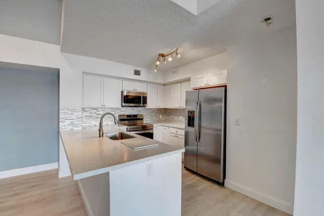 Unit 308 photo 11