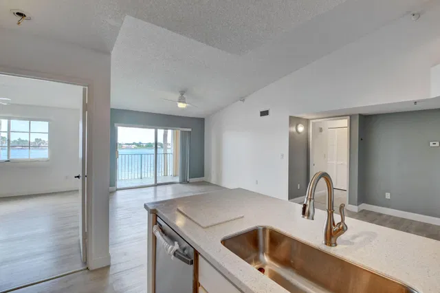 Unit 308 photo 15