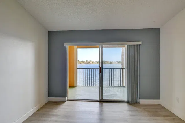 Unit 308 photo 18