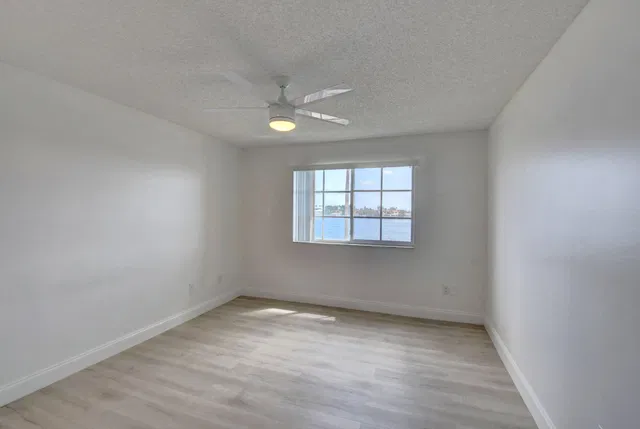 Unit 308 photo 19