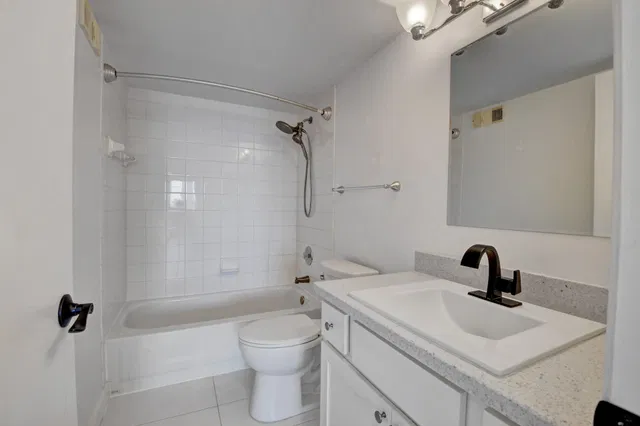 Unit 308 photo 29